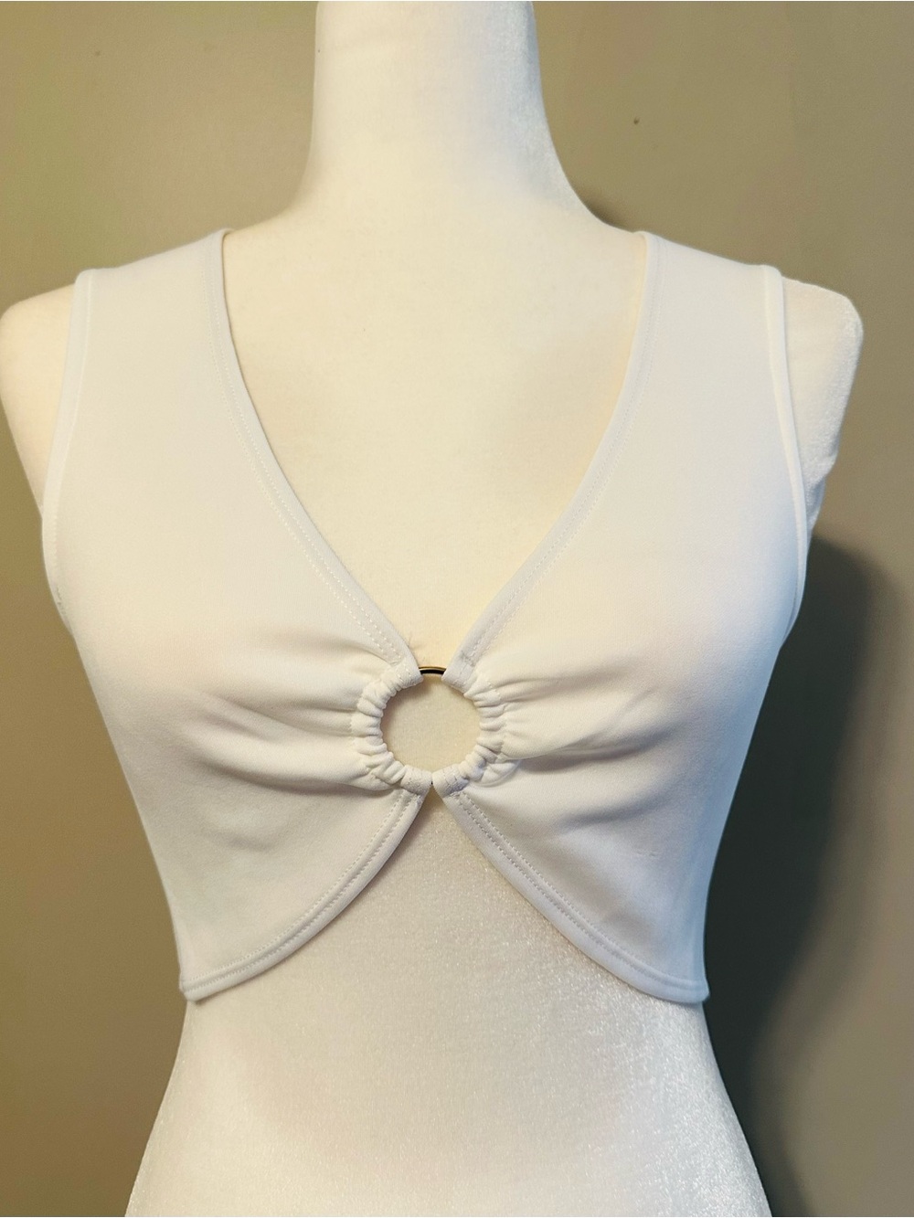 NWT White Fox Boutique White Sleeveless Crop Tank with Ring Detail - Large